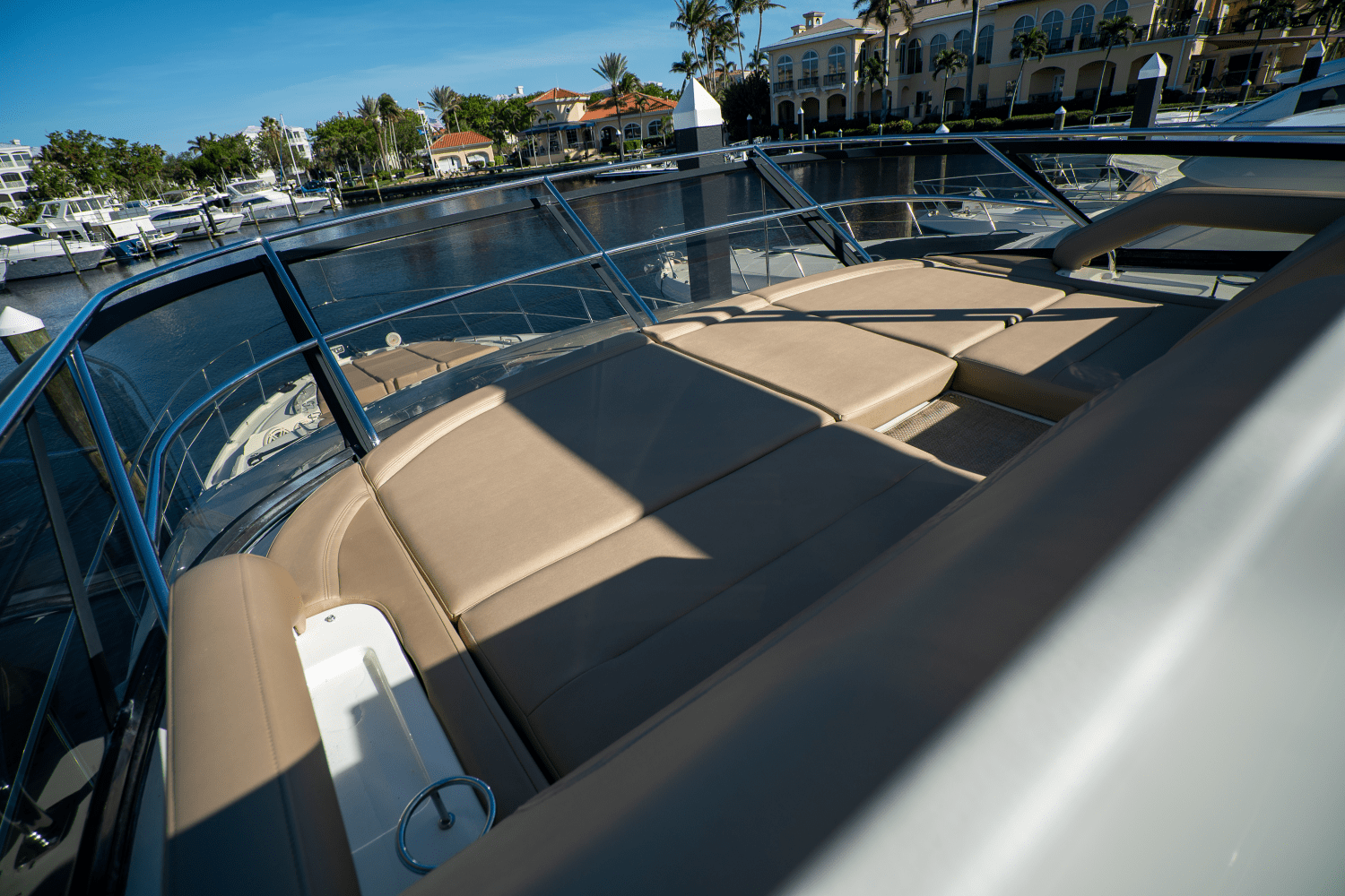 Slide: The Image of Sea Ray 590 FLY 2017 - 26