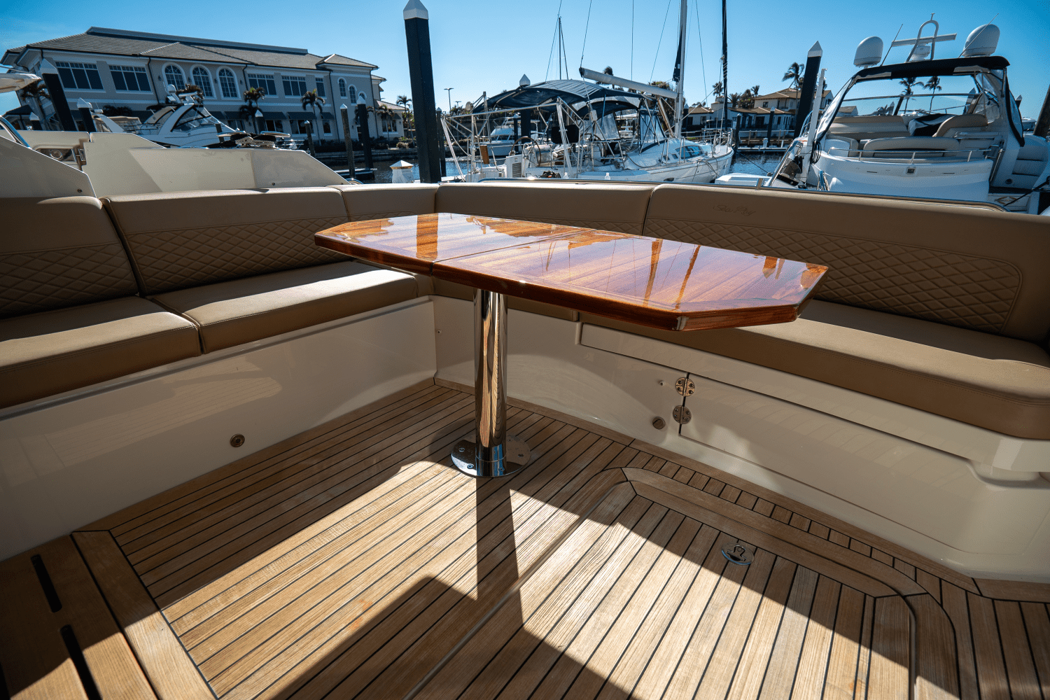 Slide: The Image of Sea Ray 590 FLY 2017 - 27