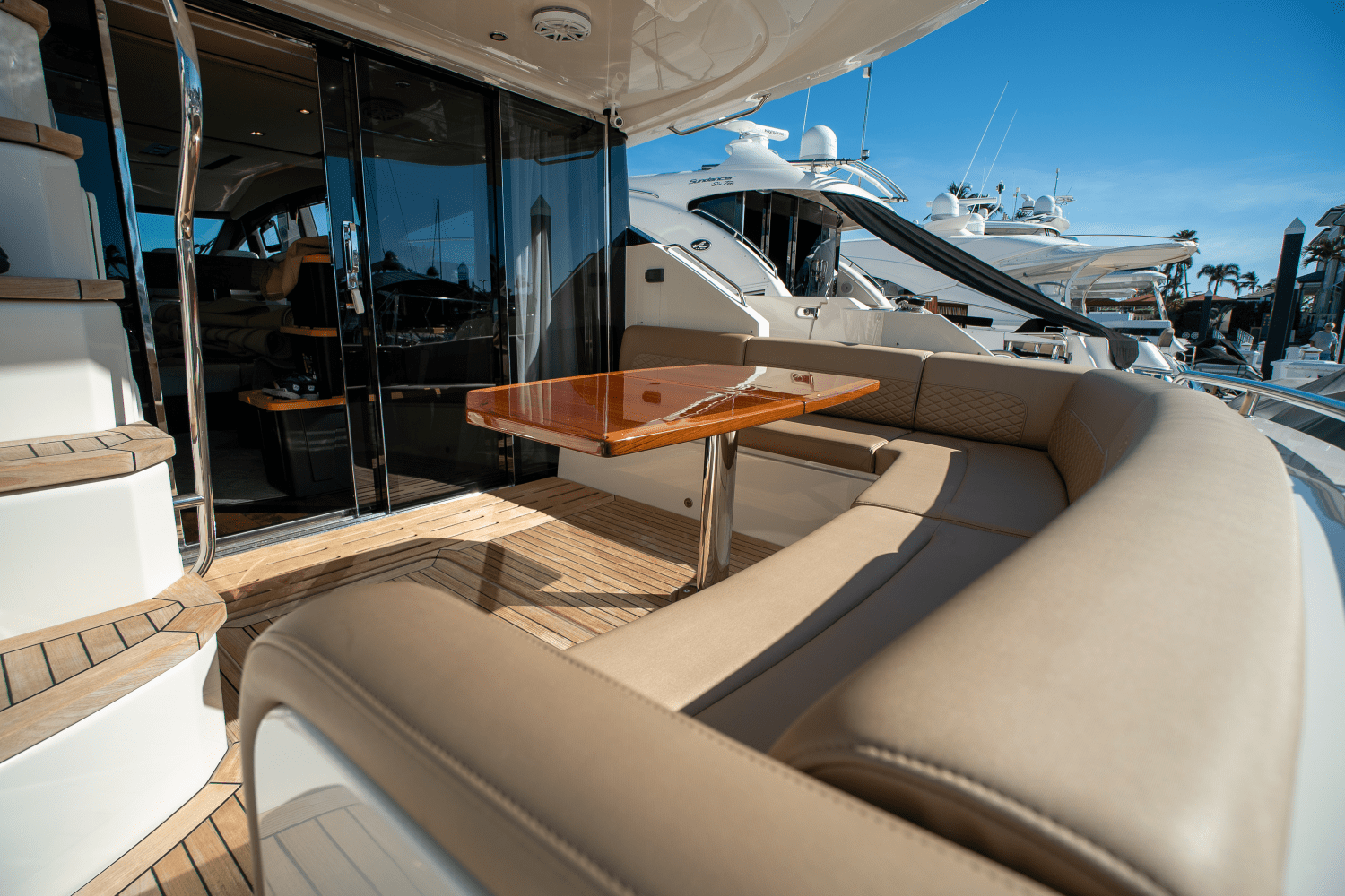 Slide: The Image of Sea Ray 590 FLY 2017 - 28