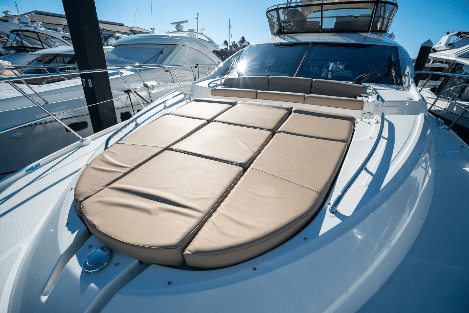 Slide: The Image of Sea Ray 590 FLY 2017 - 29