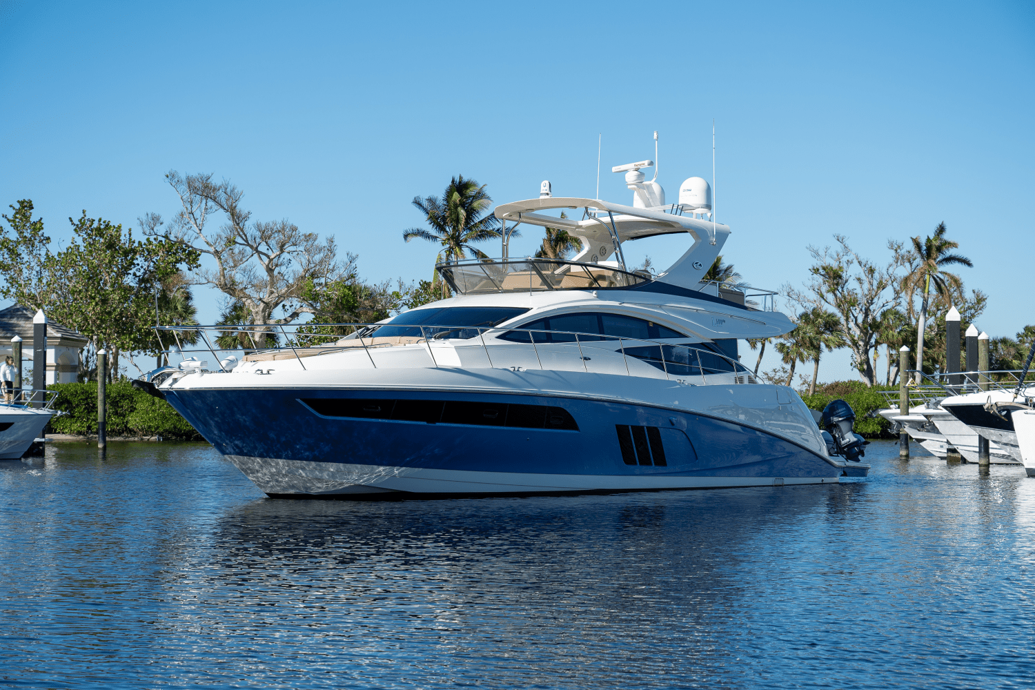 Slide: The Image of Sea Ray 590 FLY 2017 - 3