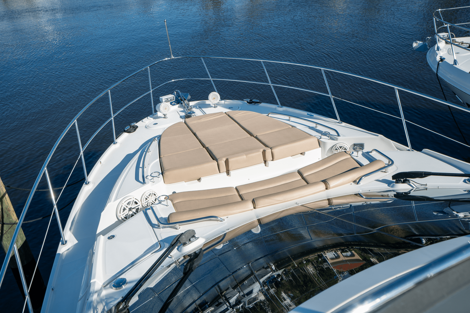 Slide: The Image of Sea Ray 590 FLY 2017 - 30