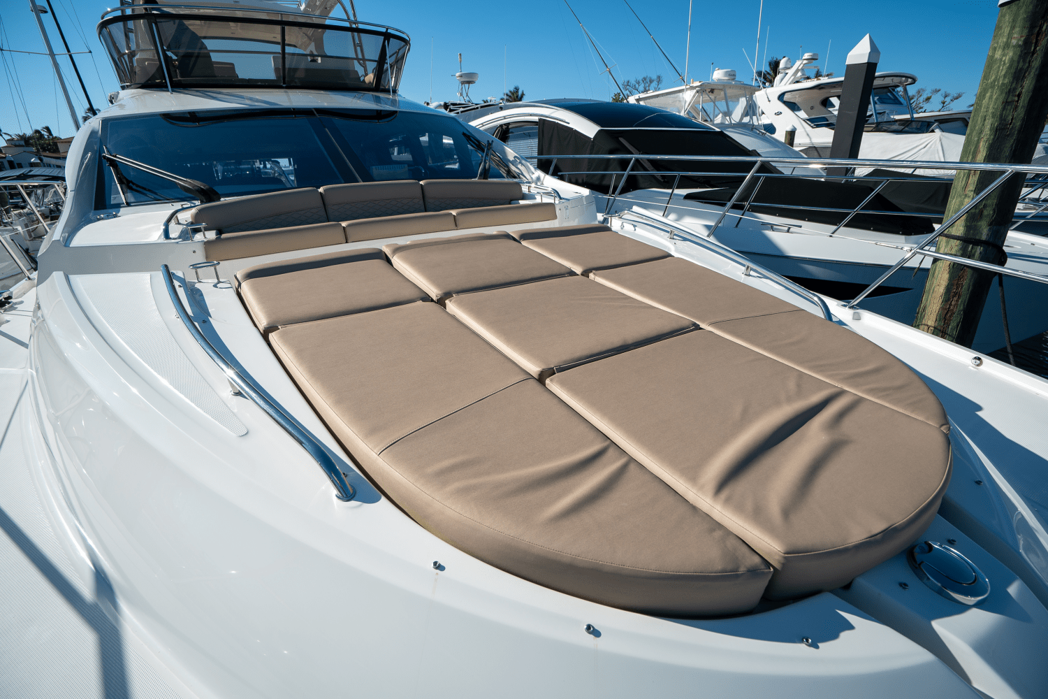 Slide: The Image of Sea Ray 590 FLY 2017 - 31
