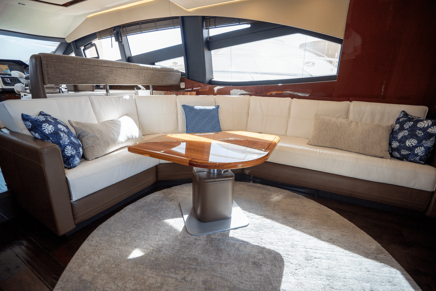 Slide: The Image of Sea Ray 590 FLY 2017 - 36