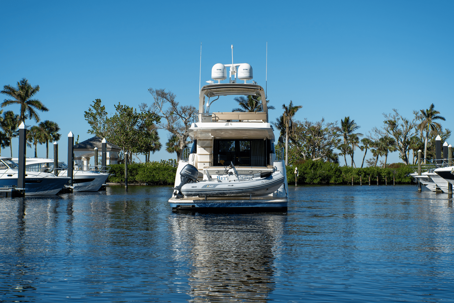 Slide: The Image of Sea Ray 590 FLY 2017 - 4