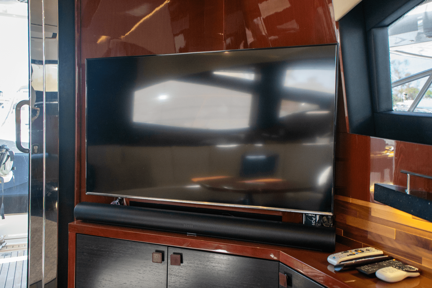 Slide: The Image of Sea Ray 590 FLY 2017 - 40