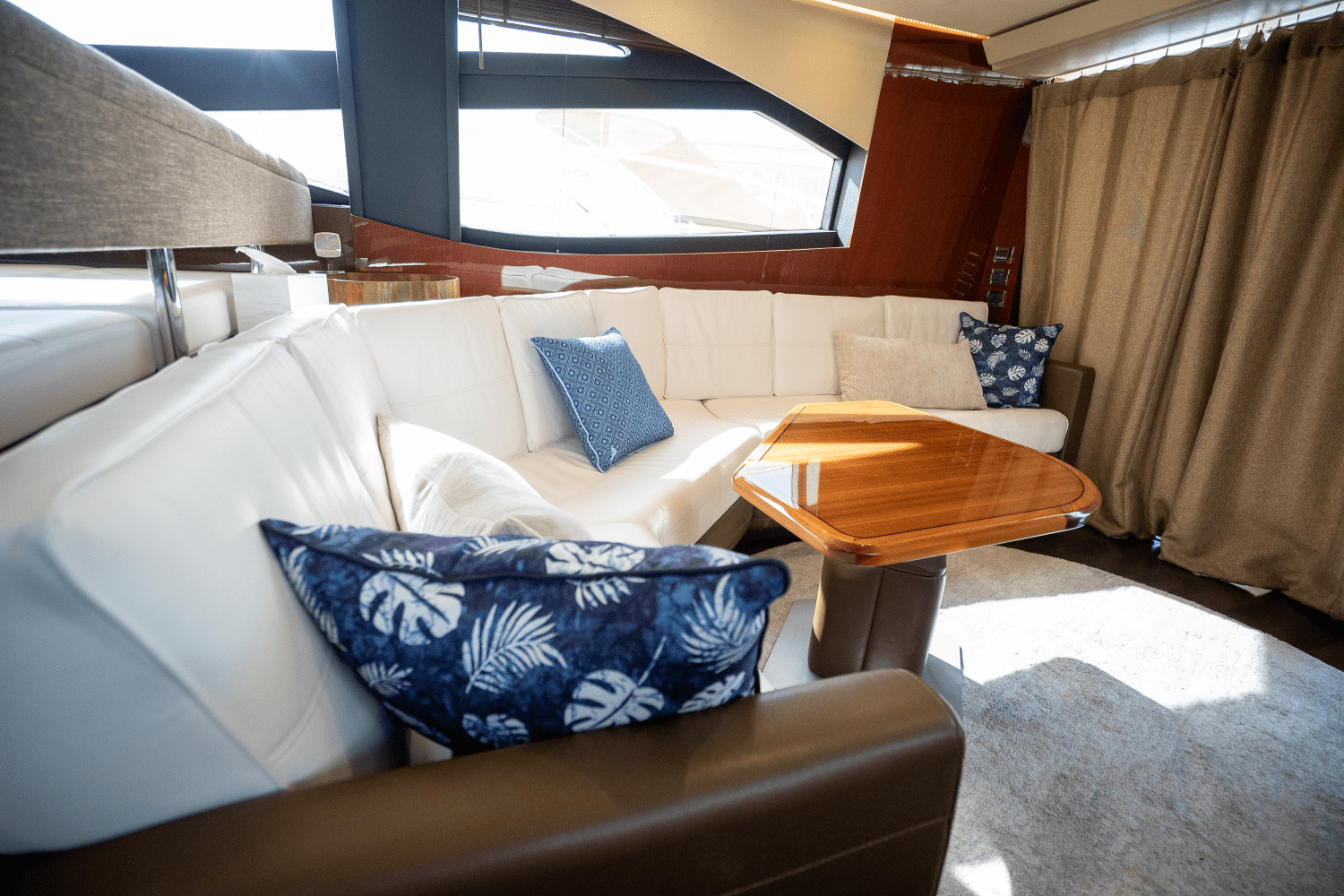 Slide: The Image of Sea Ray 590 FLY 2017 - 42