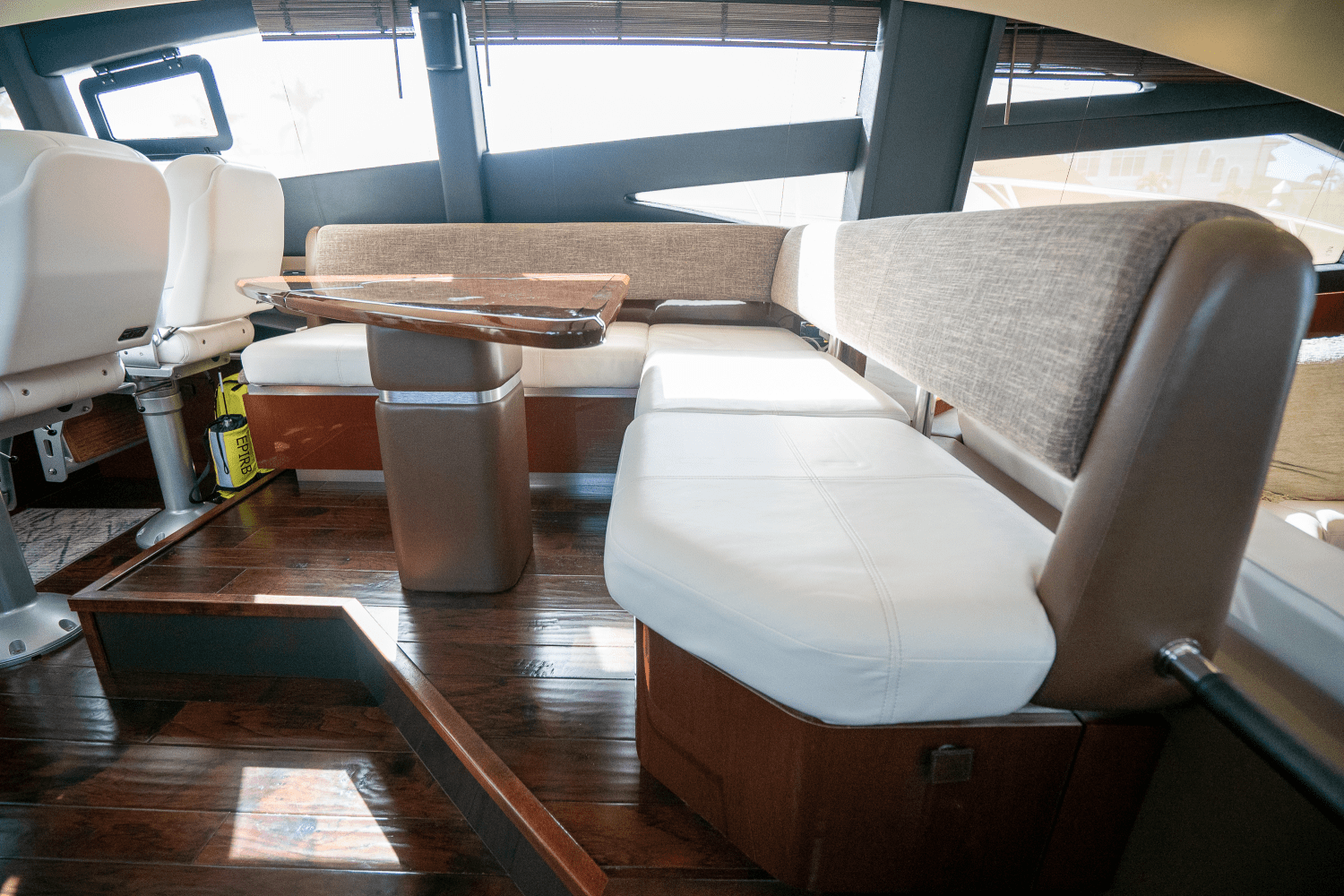 Slide: The Image of Sea Ray 590 FLY 2017 - 44