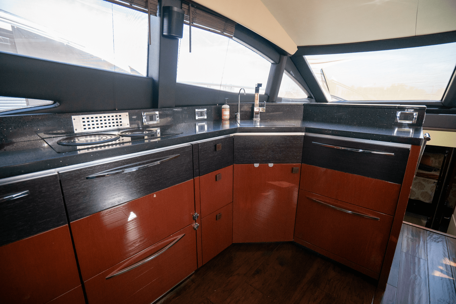 Slide: The Image of Sea Ray 590 FLY 2017 - 47