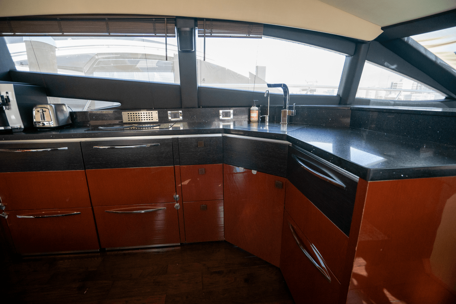 Slide: The Image of Sea Ray 590 FLY 2017 - 48