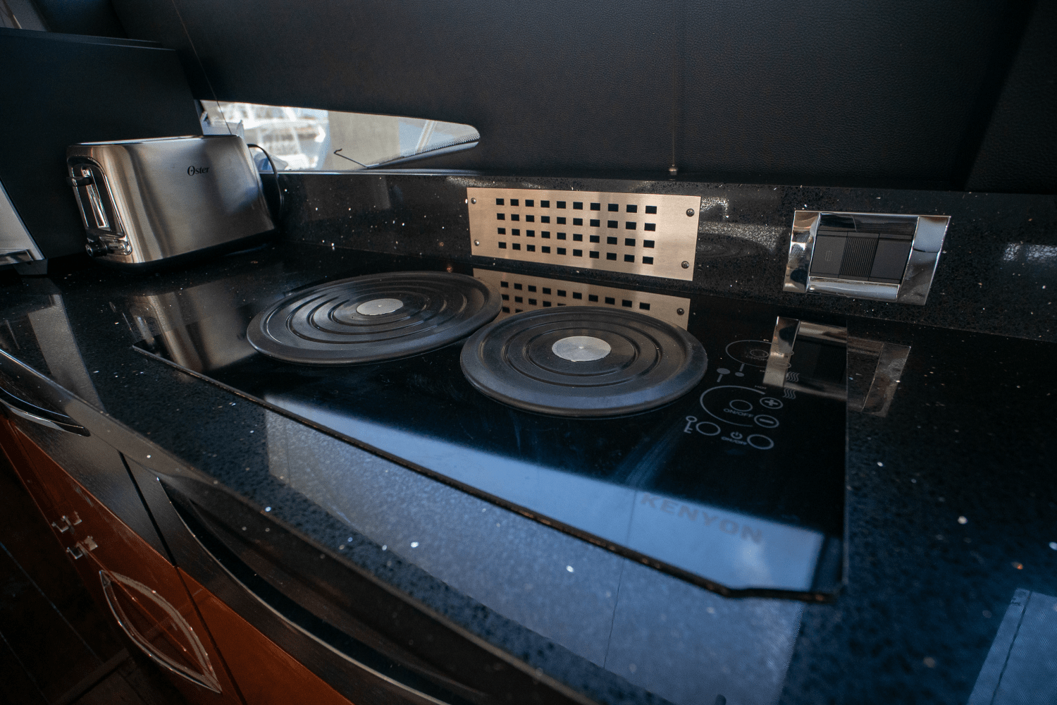 Slide: The Image of Sea Ray 590 FLY 2017 - 49