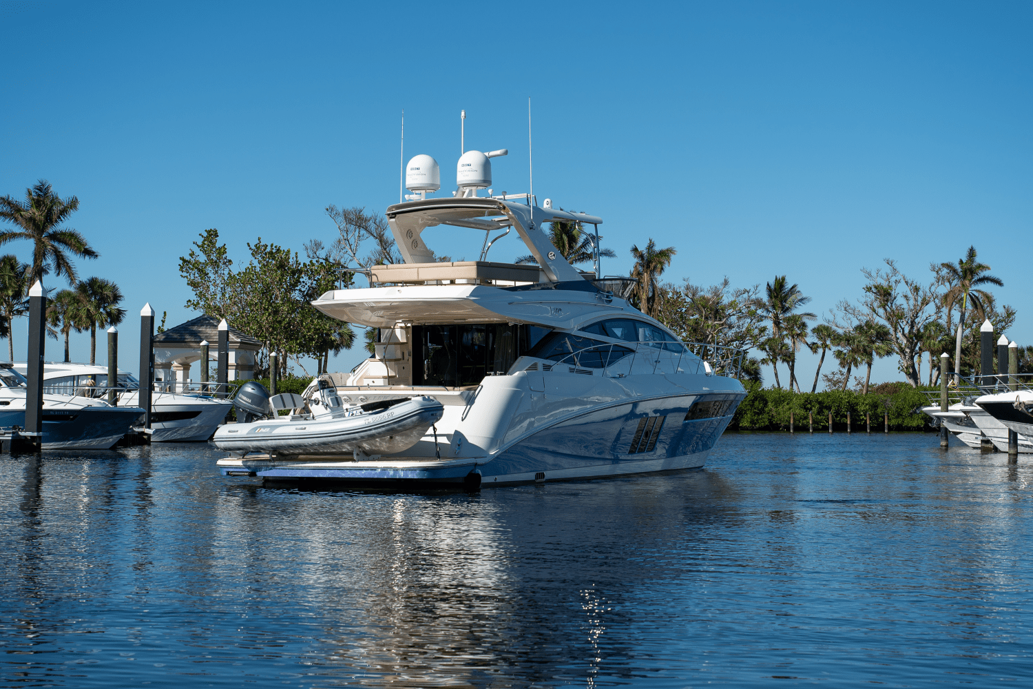 Slide: The Image of Sea Ray 590 FLY 2017 - 5