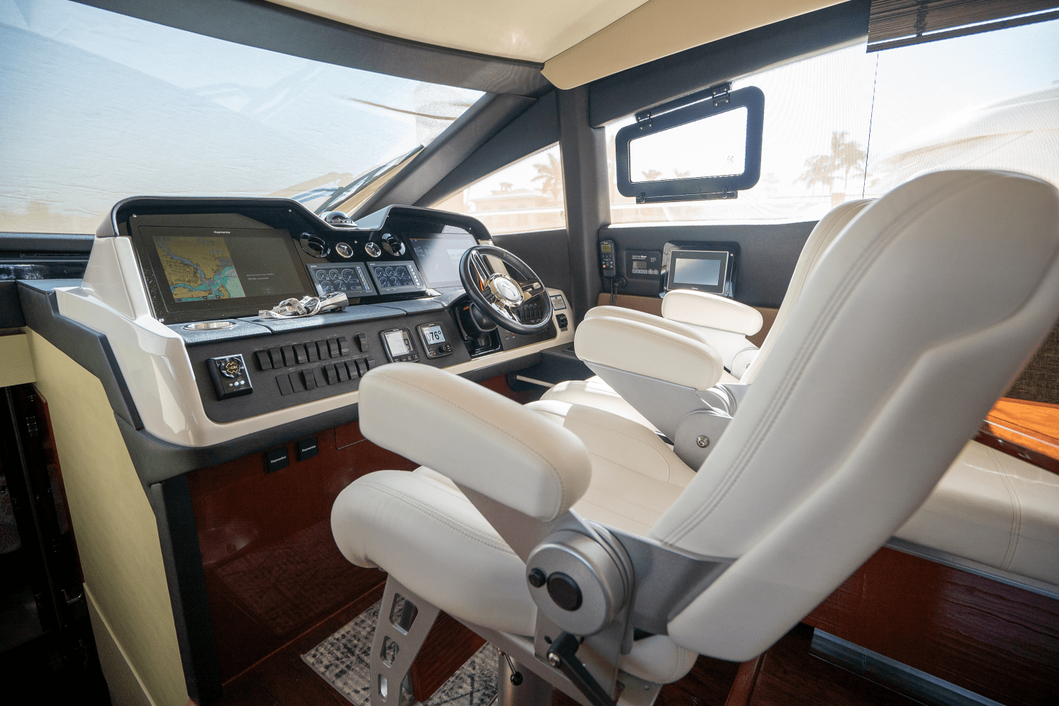 Slide: The Image of Sea Ray 590 FLY 2017 - 50