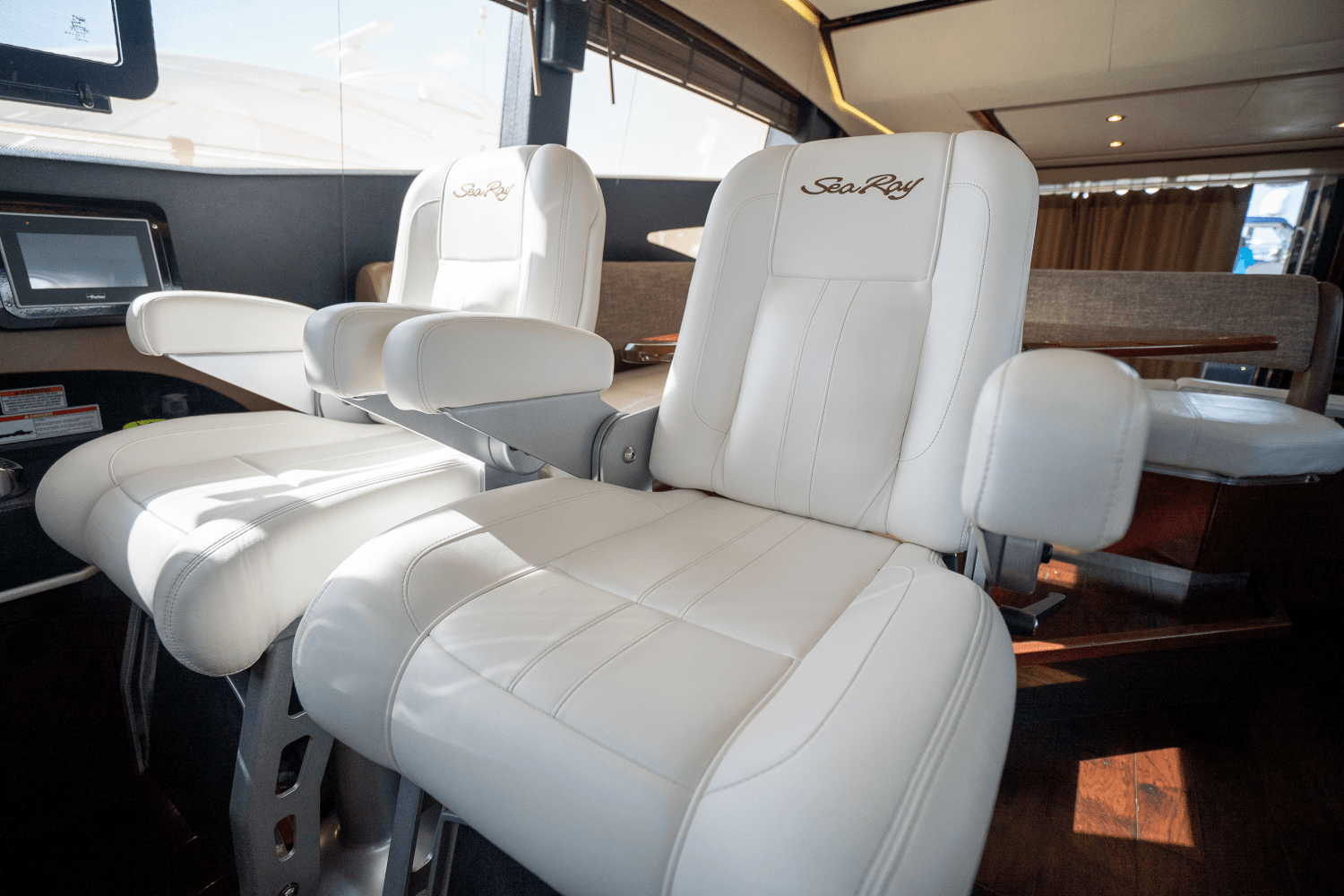 Slide: The Image of Sea Ray 590 FLY 2017 - 51