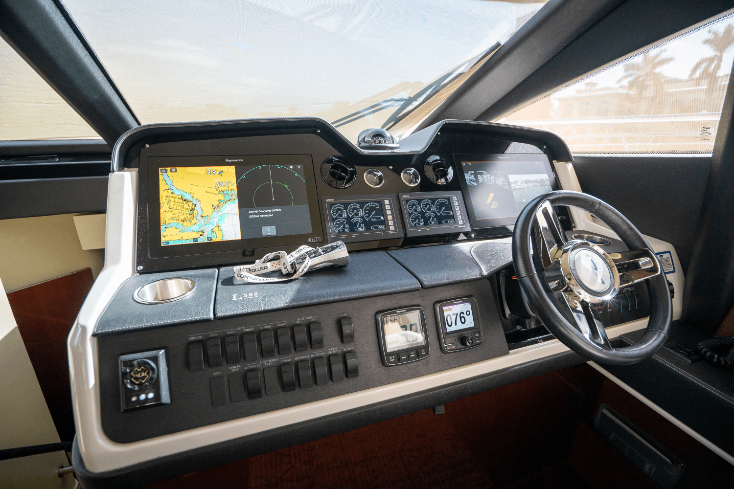 Slide: The Image of Sea Ray 590 FLY 2017 - 52