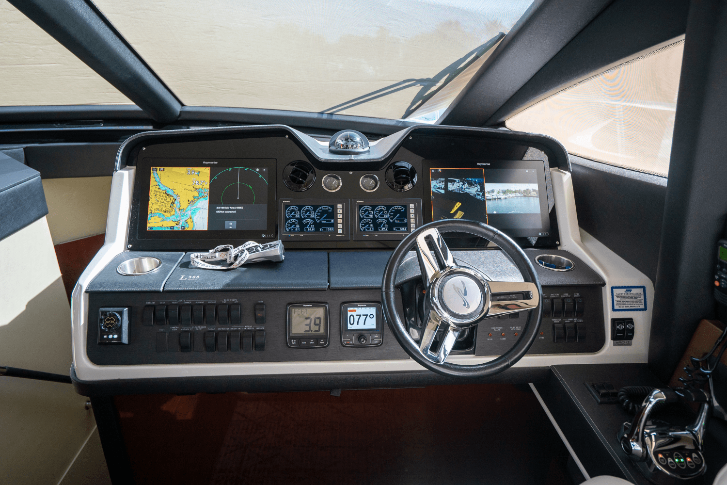 Slide: The Image of Sea Ray 590 FLY 2017 - 53