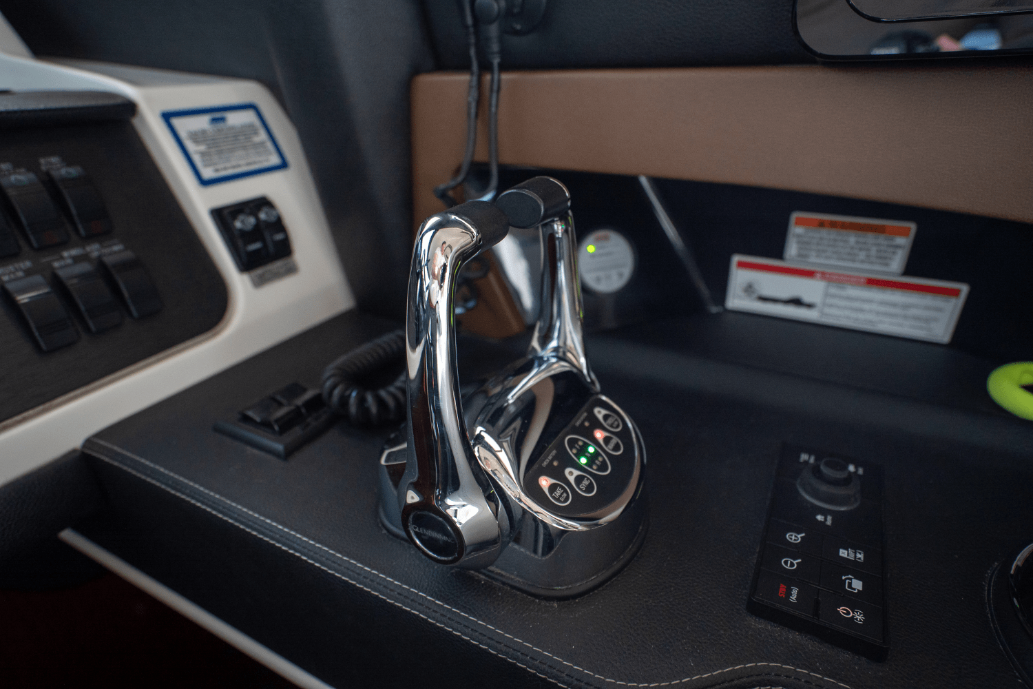 Slide: The Image of Sea Ray 590 FLY 2017 - 56