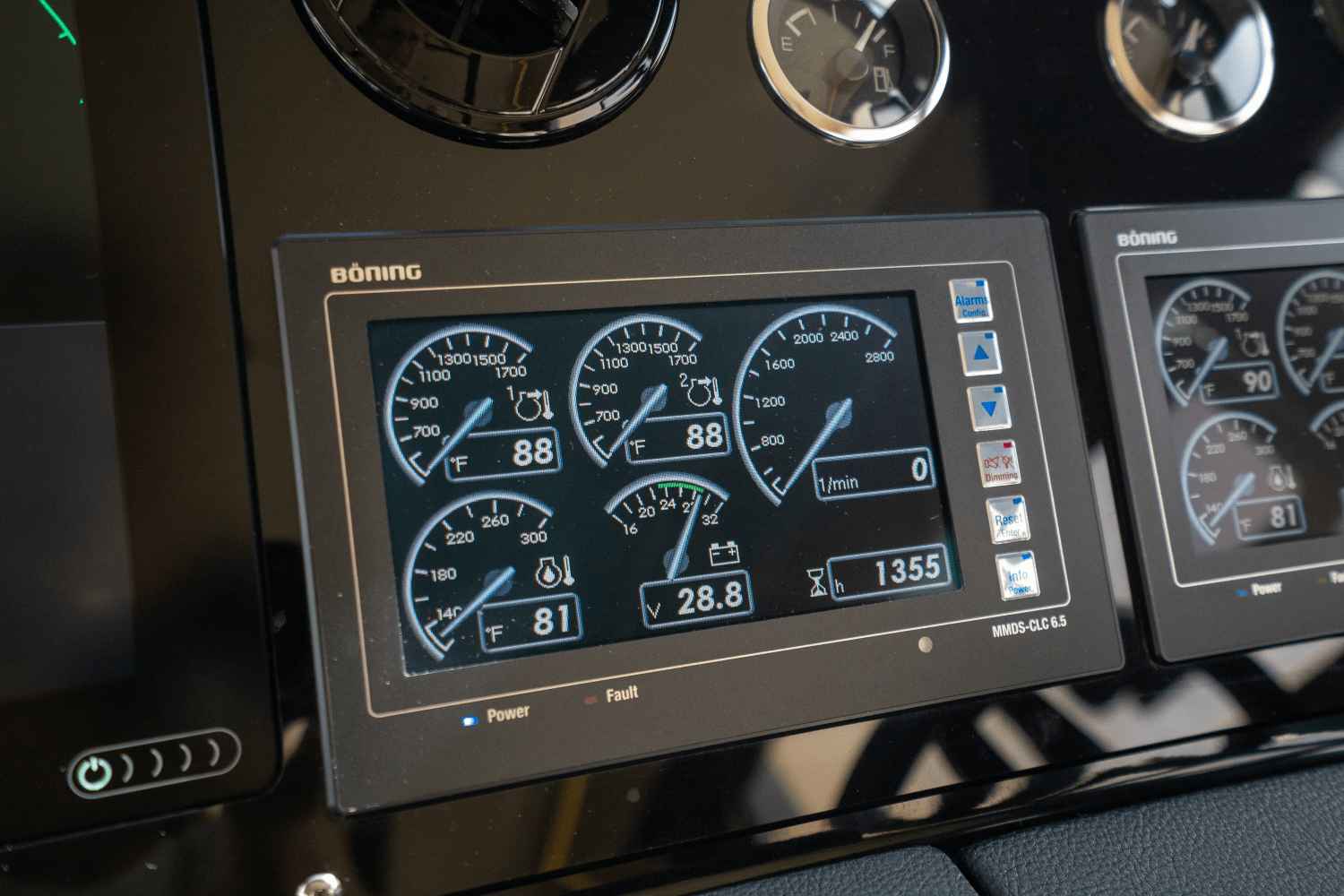 Slide: The Image of Sea Ray 590 FLY 2017 - 57