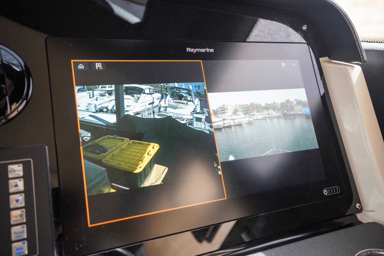Slide: The Image of Sea Ray 590 FLY 2017 - 58