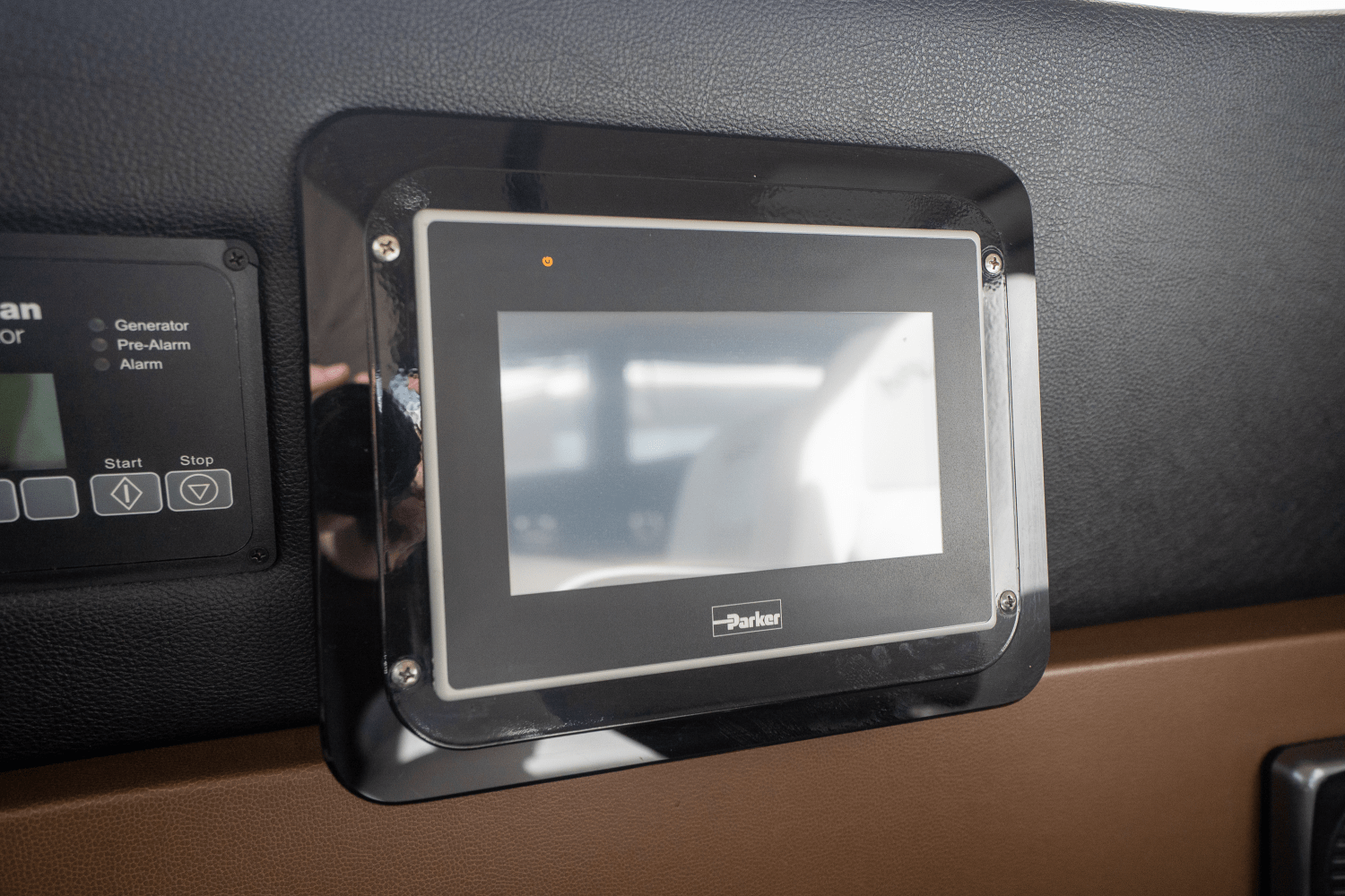 Slide: The Image of Sea Ray 590 FLY 2017 - 59