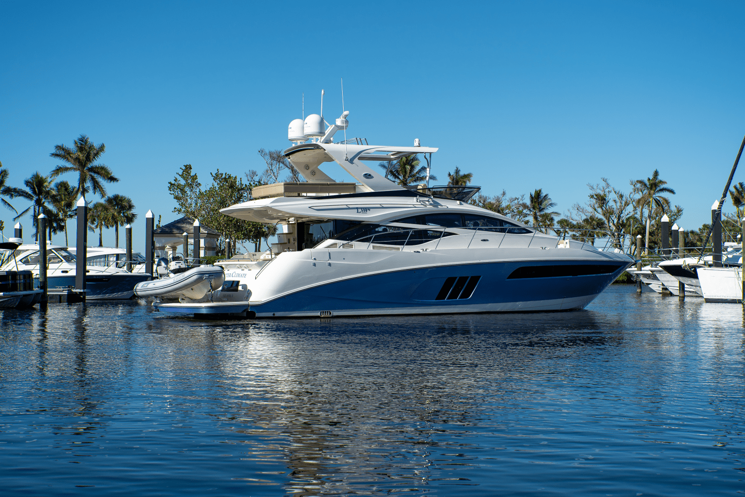 Slide: The Image of Sea Ray 590 FLY 2017 - 6