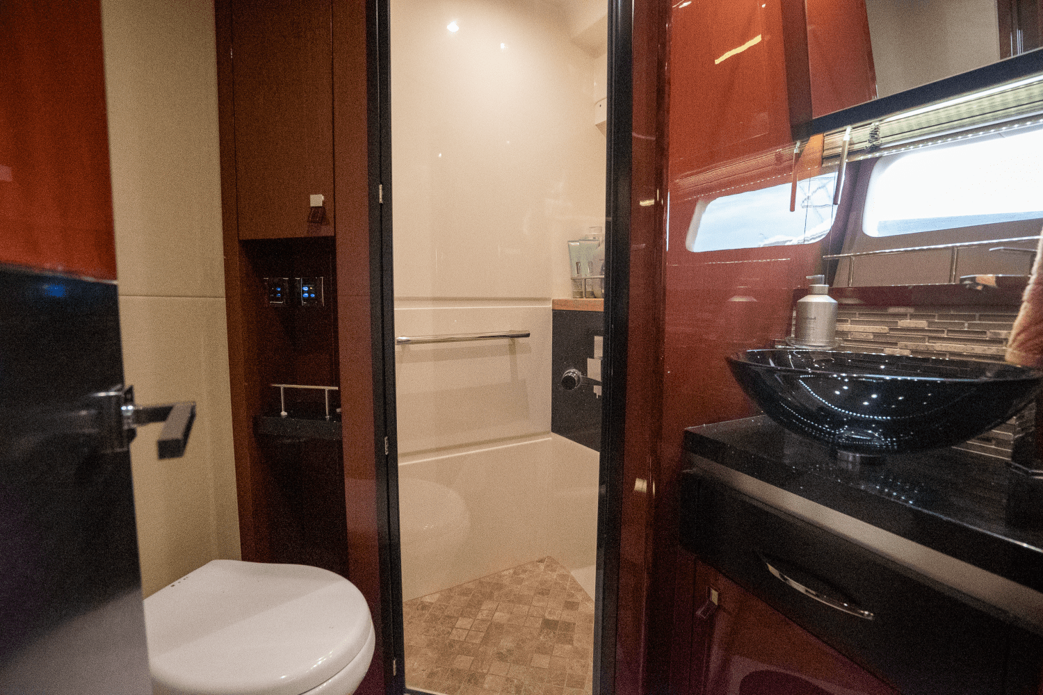 Slide: The Image of Sea Ray 590 FLY 2017 - 65