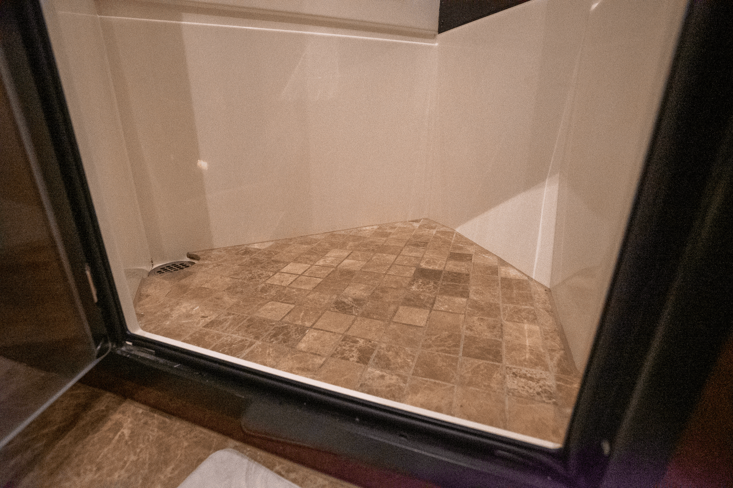 Slide: The Image of Sea Ray 590 FLY 2017 - 69