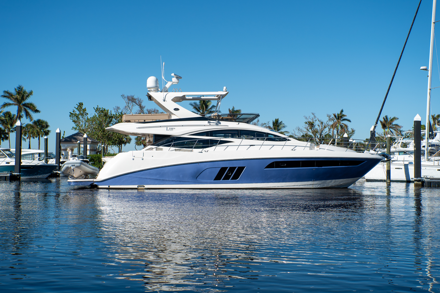 Slide: The Image of Sea Ray 590 FLY 2017 - 7