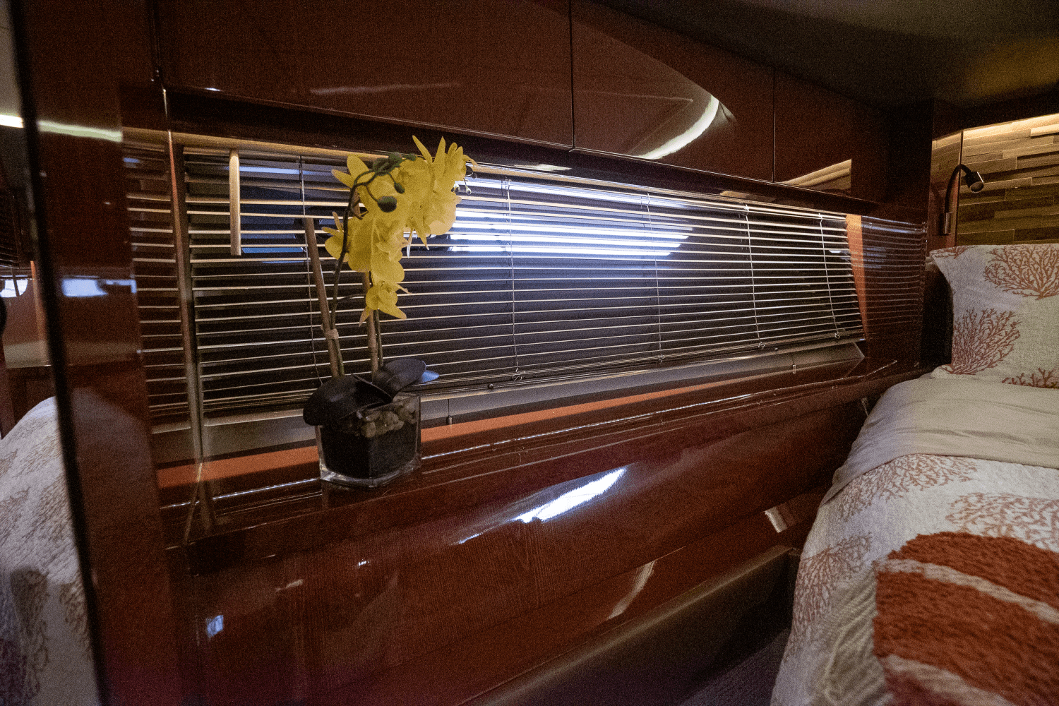 Slide: The Image of Sea Ray 590 FLY 2017 - 70