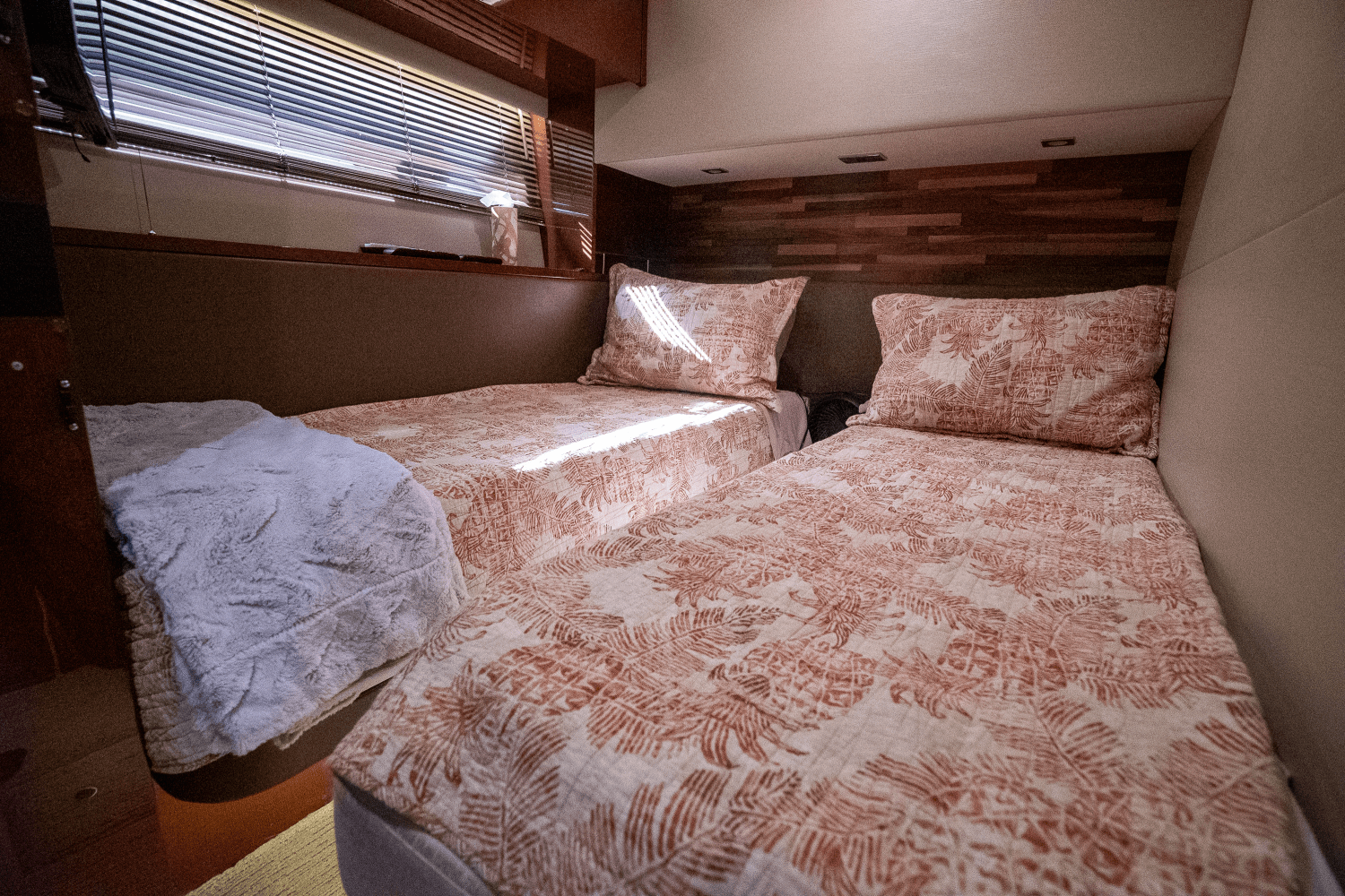 Slide: The Image of Sea Ray 590 FLY 2017 - 71