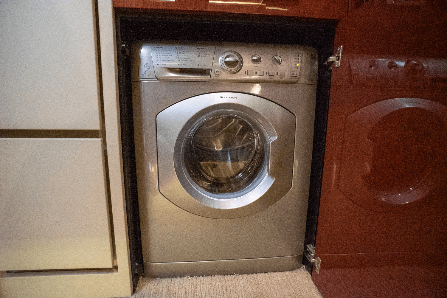 Slide: The Image of Sea Ray 590 FLY 2017 - 74