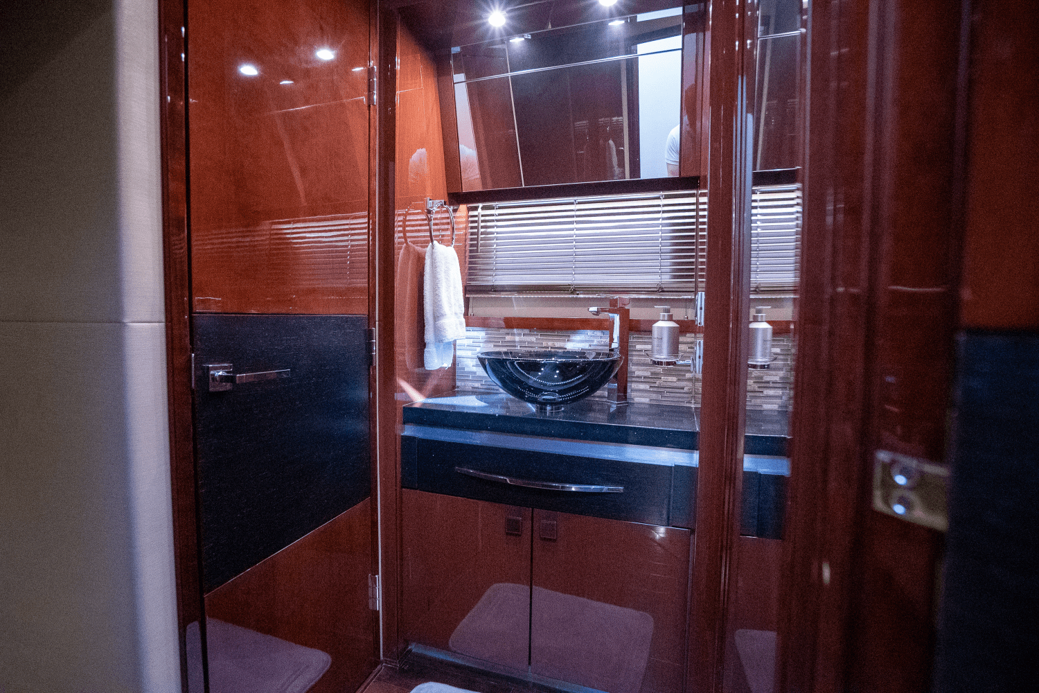 Slide: The Image of Sea Ray 590 FLY 2017 - 76