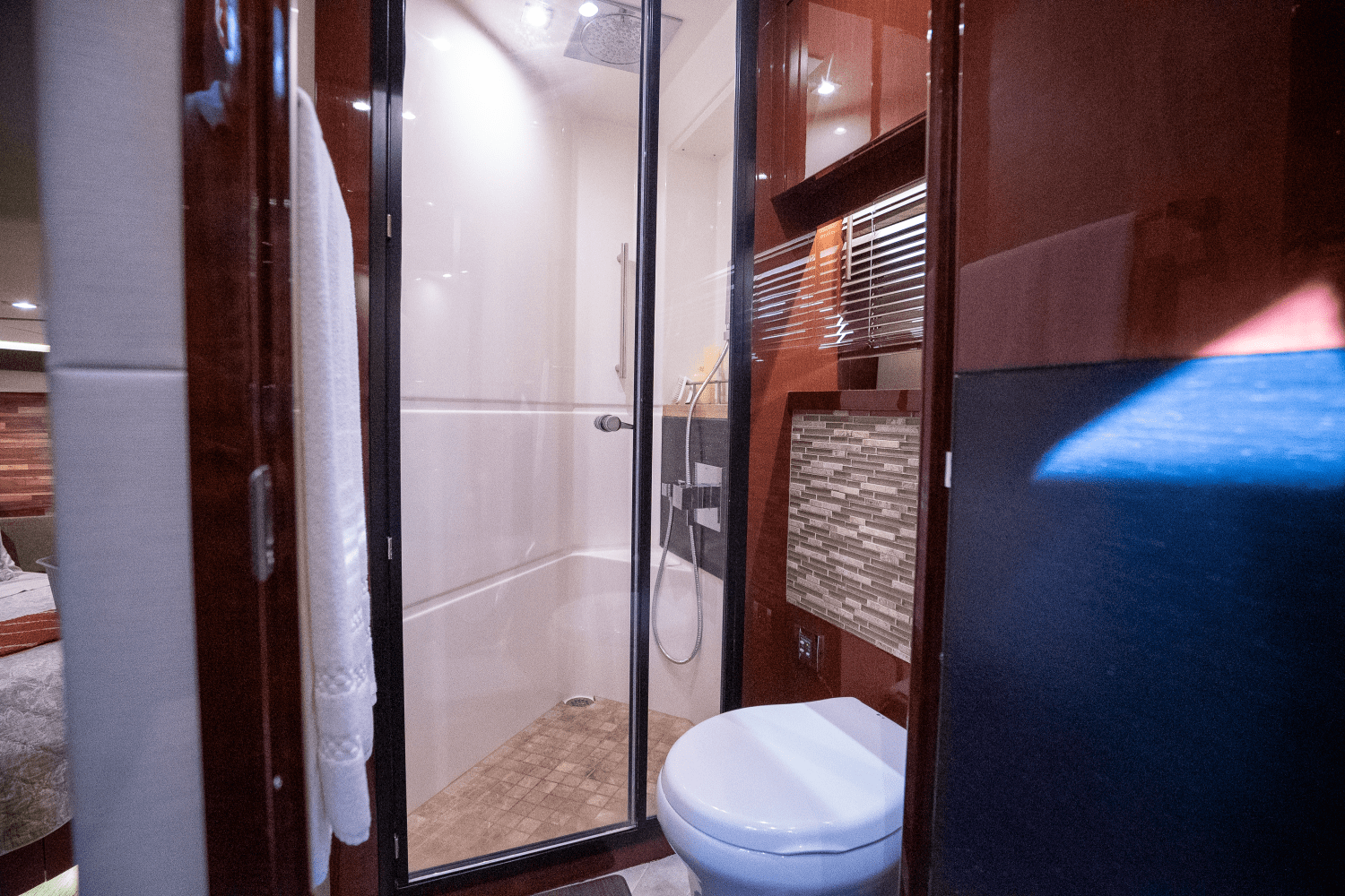 Slide: The Image of Sea Ray 590 FLY 2017 - 78