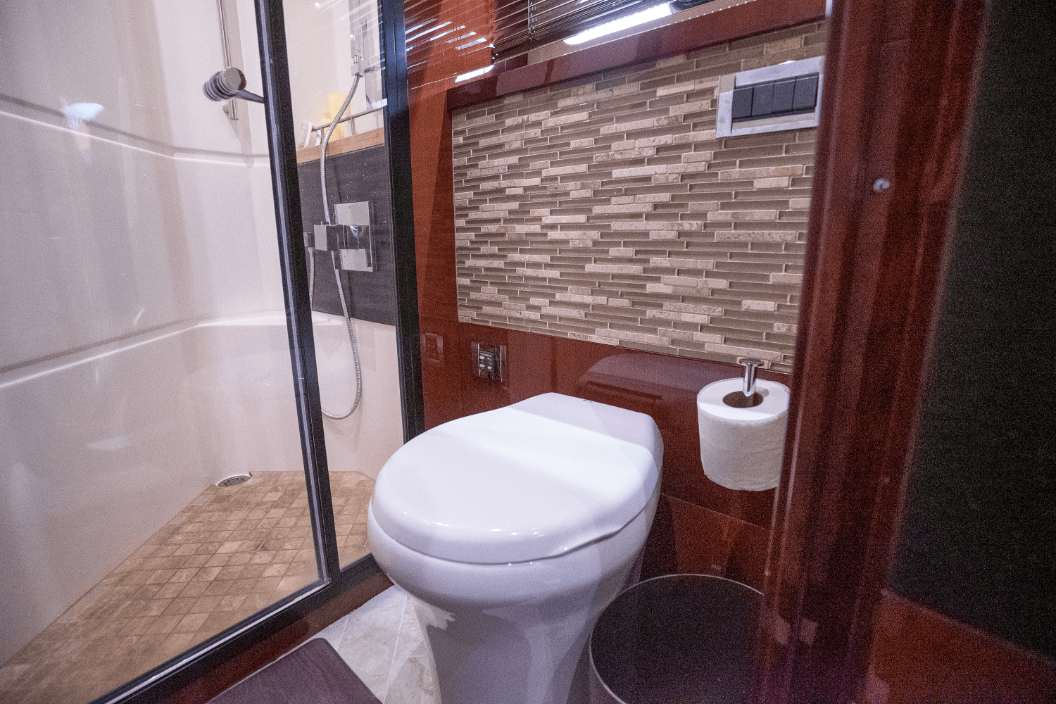 Slide: The Image of Sea Ray 590 FLY 2017 - 79