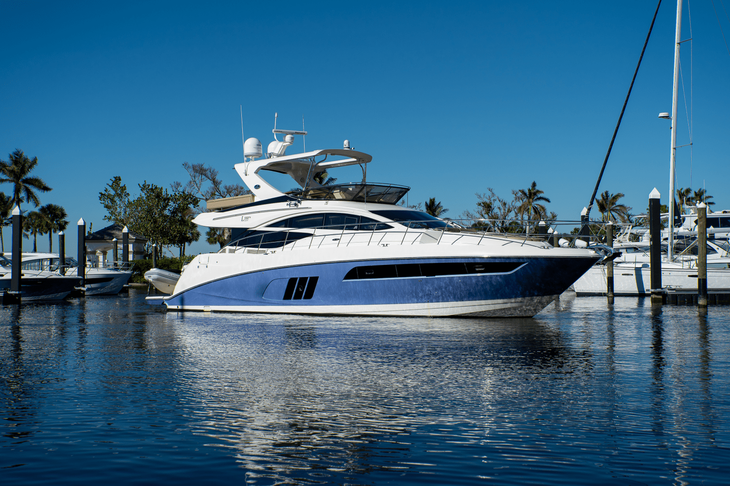 Slide: The Image of Sea Ray 590 FLY 2017 - 8