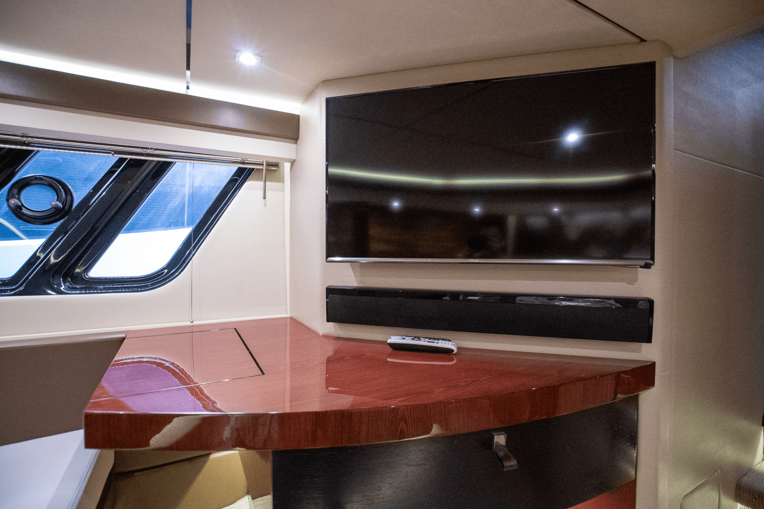 Slide: The Image of Sea Ray 590 FLY 2017 - 82