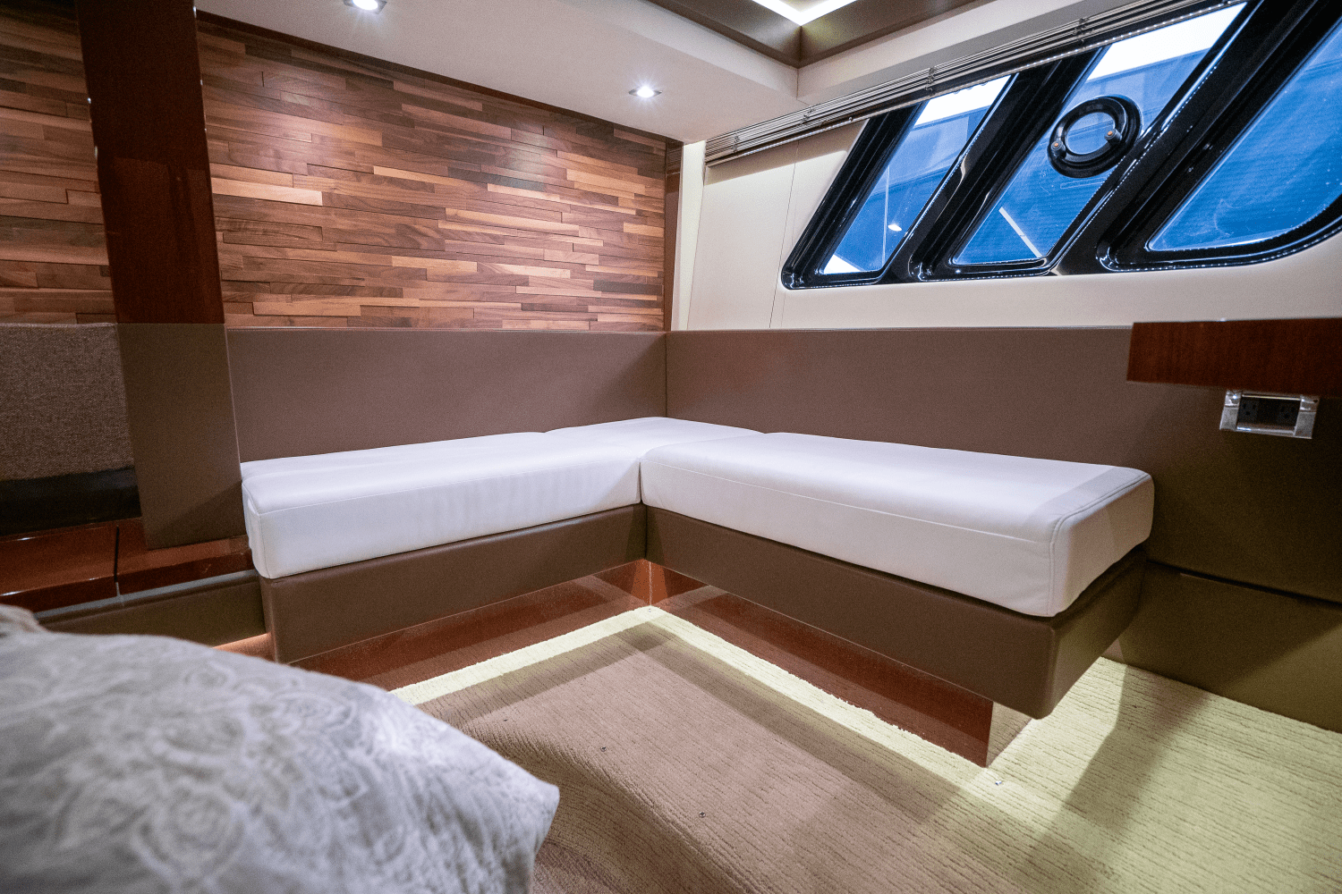 Slide: The Image of Sea Ray 590 FLY 2017 - 83