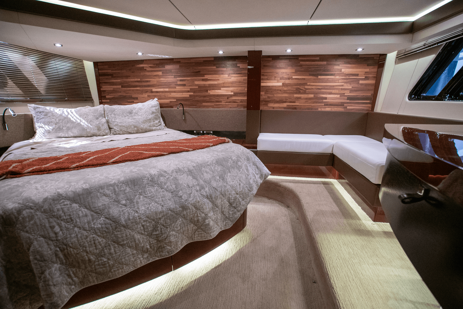 Slide: The Image of Sea Ray 590 FLY 2017 - 85