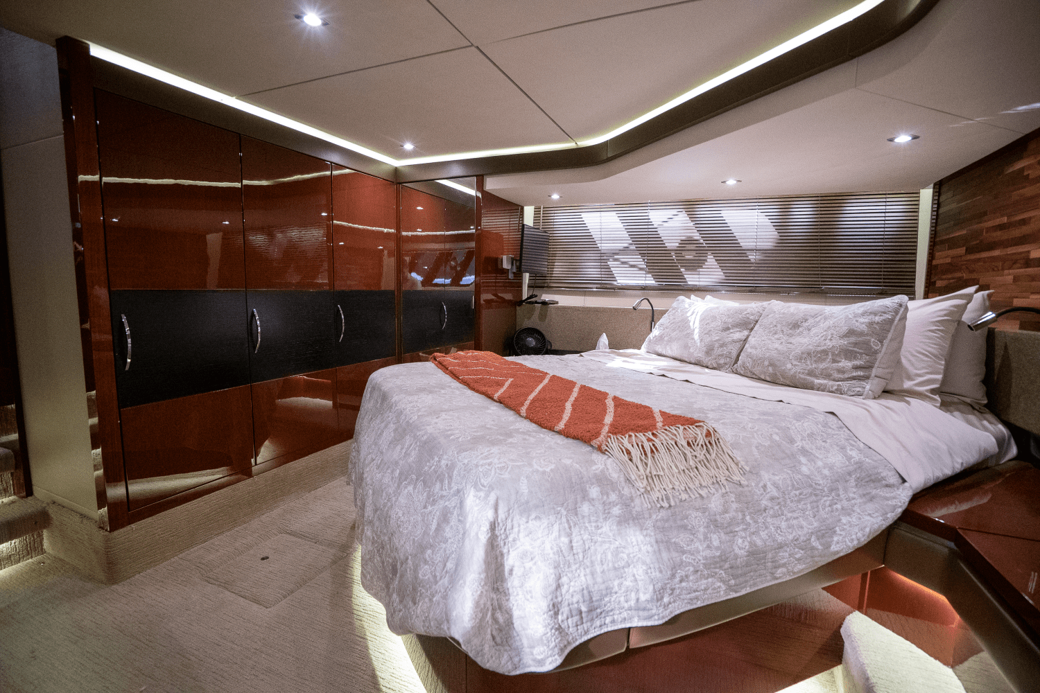 Slide: The Image of Sea Ray 590 FLY 2017 - 86