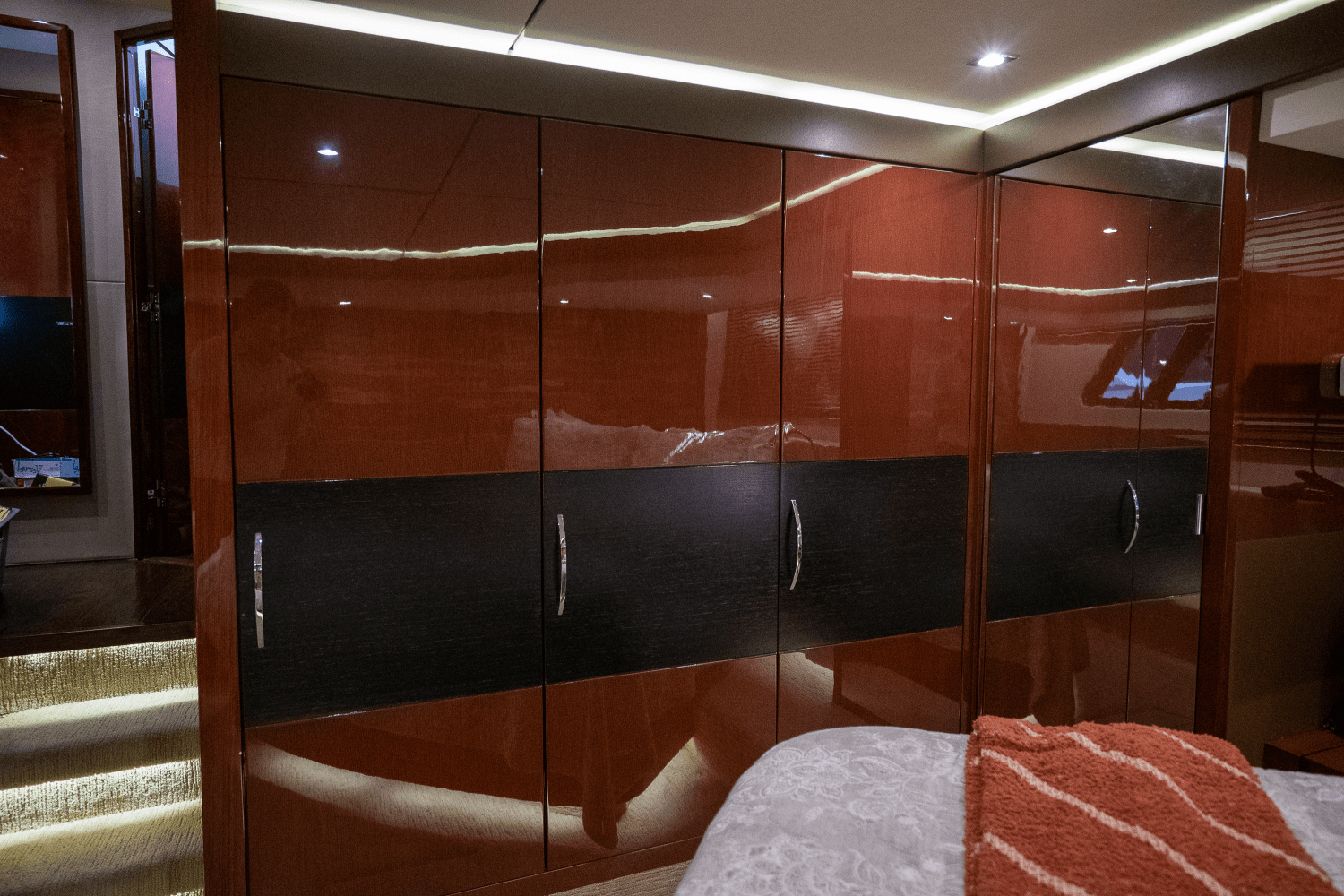 Slide: The Image of Sea Ray 590 FLY 2017 - 88