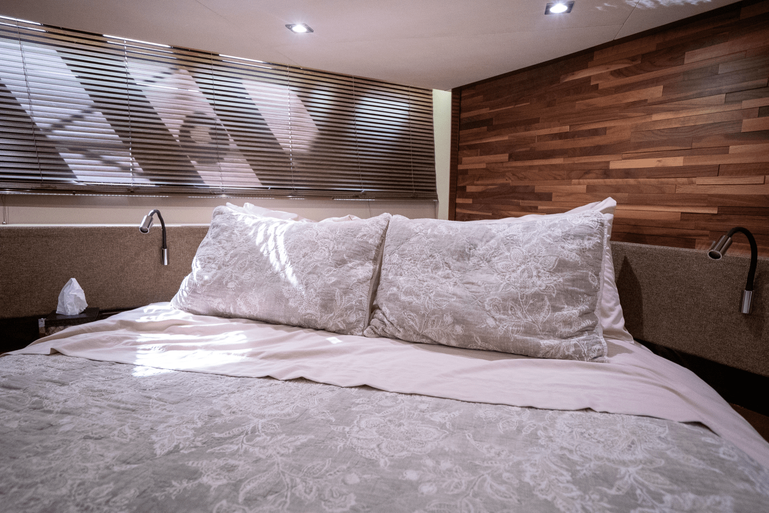 Slide: The Image of Sea Ray 590 FLY 2017 - 89