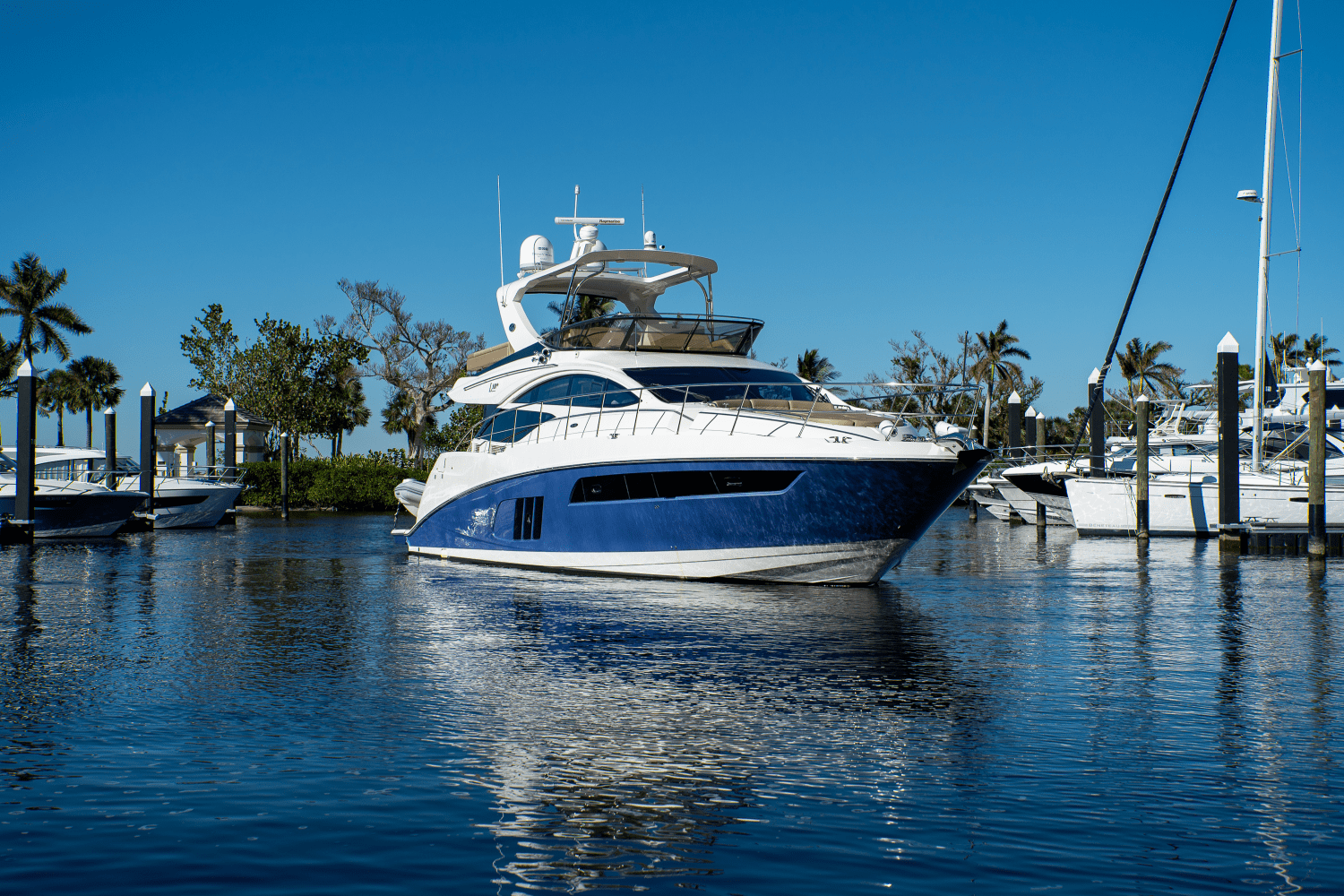 Slide: The Image of Sea Ray 590 FLY 2017 - 9