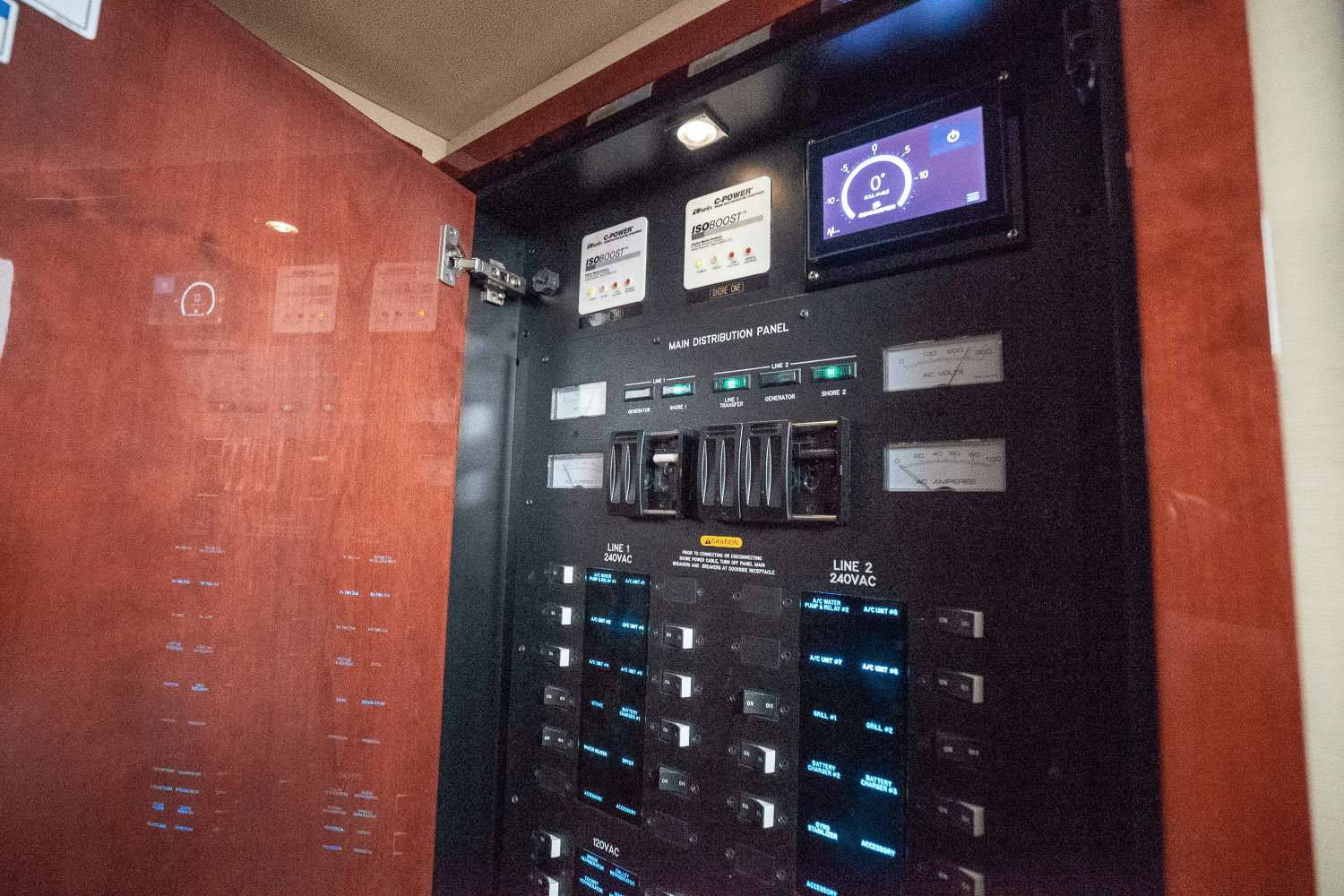 Slide: The Image of Sea Ray 590 FLY 2017 - 90