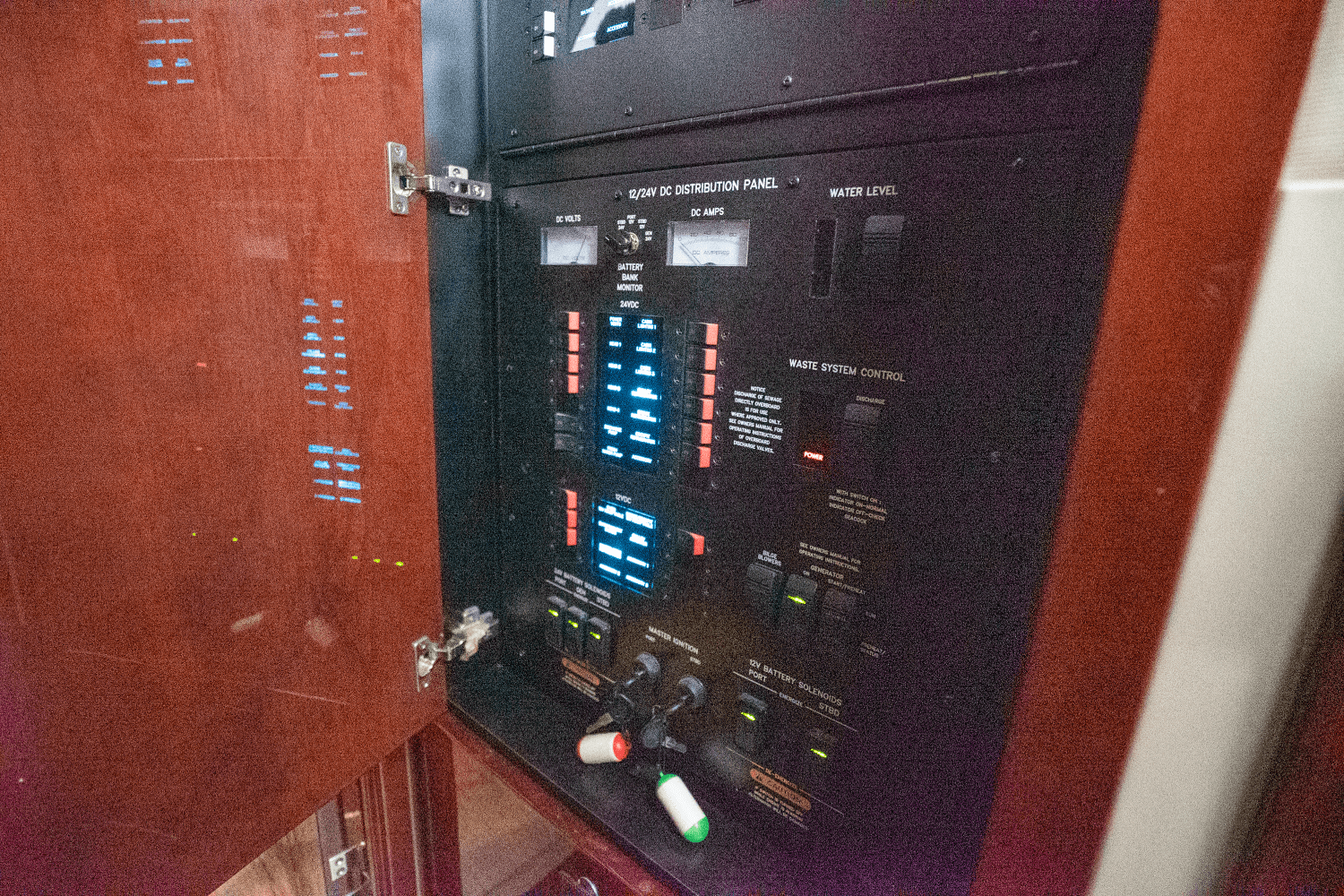 Slide: The Image of Sea Ray 590 FLY 2017 - 91