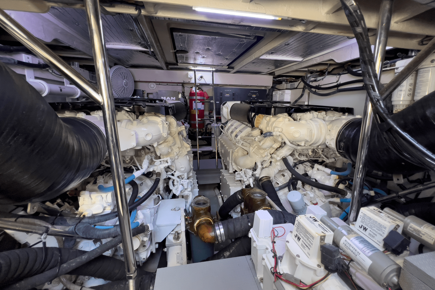 Slide: The Image of Sea Ray 590 FLY 2017 - 92