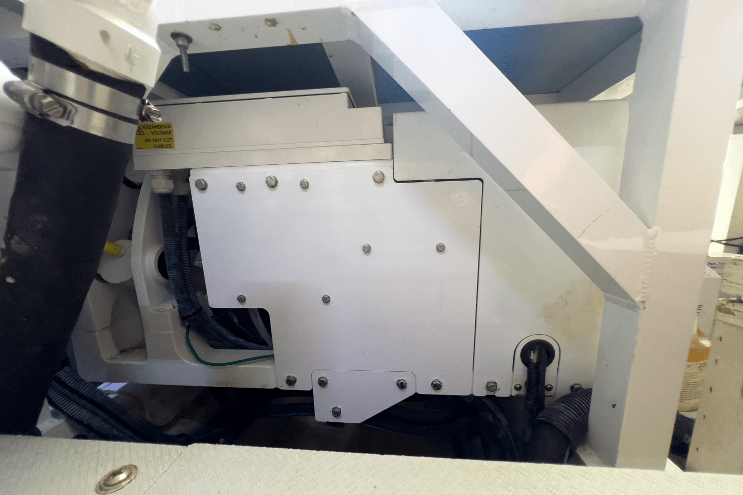 Slide: The Image of Sea Ray 590 FLY 2017 - 95