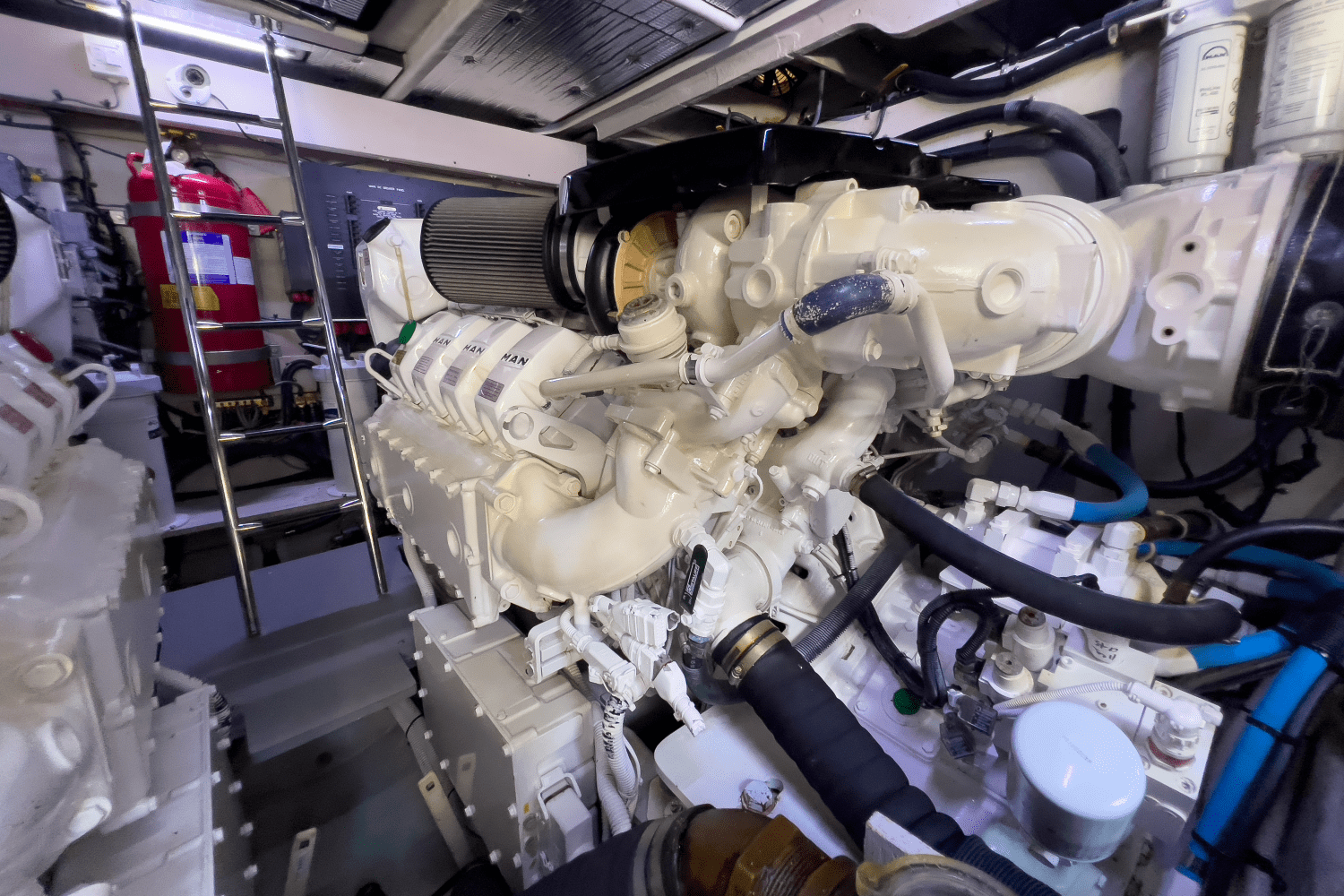 Slide: The Image of Sea Ray 590 FLY 2017 - 97