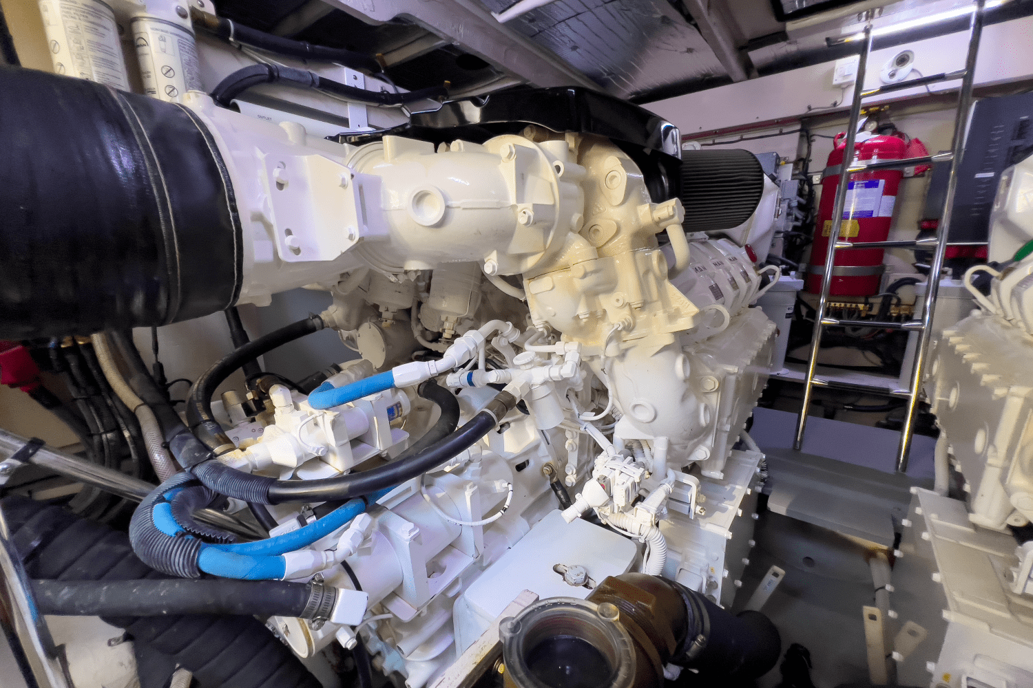 Slide: The Image of Sea Ray 590 FLY 2017 - 98