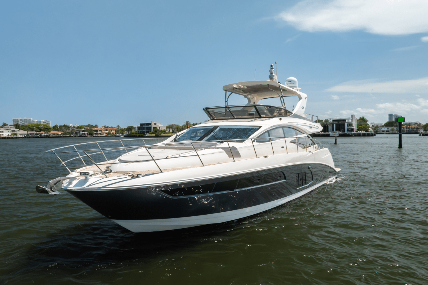 Slide: The Image of Sea Ray 59 FLY 2018 - 1