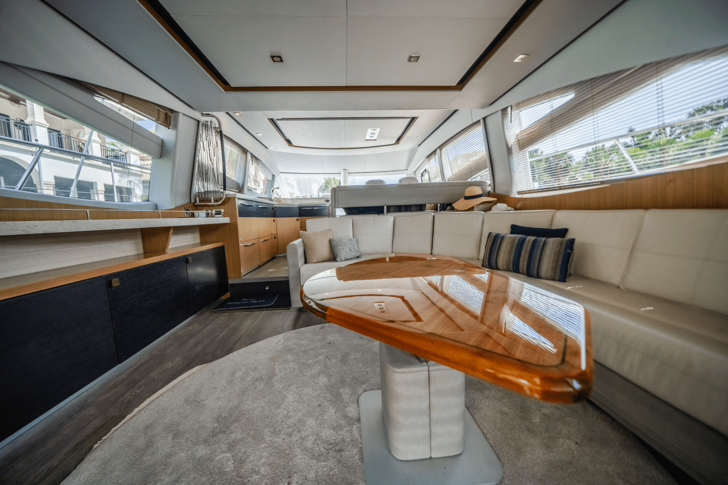 Slide: The Image of Sea Ray 59 FLY 2018 - 10